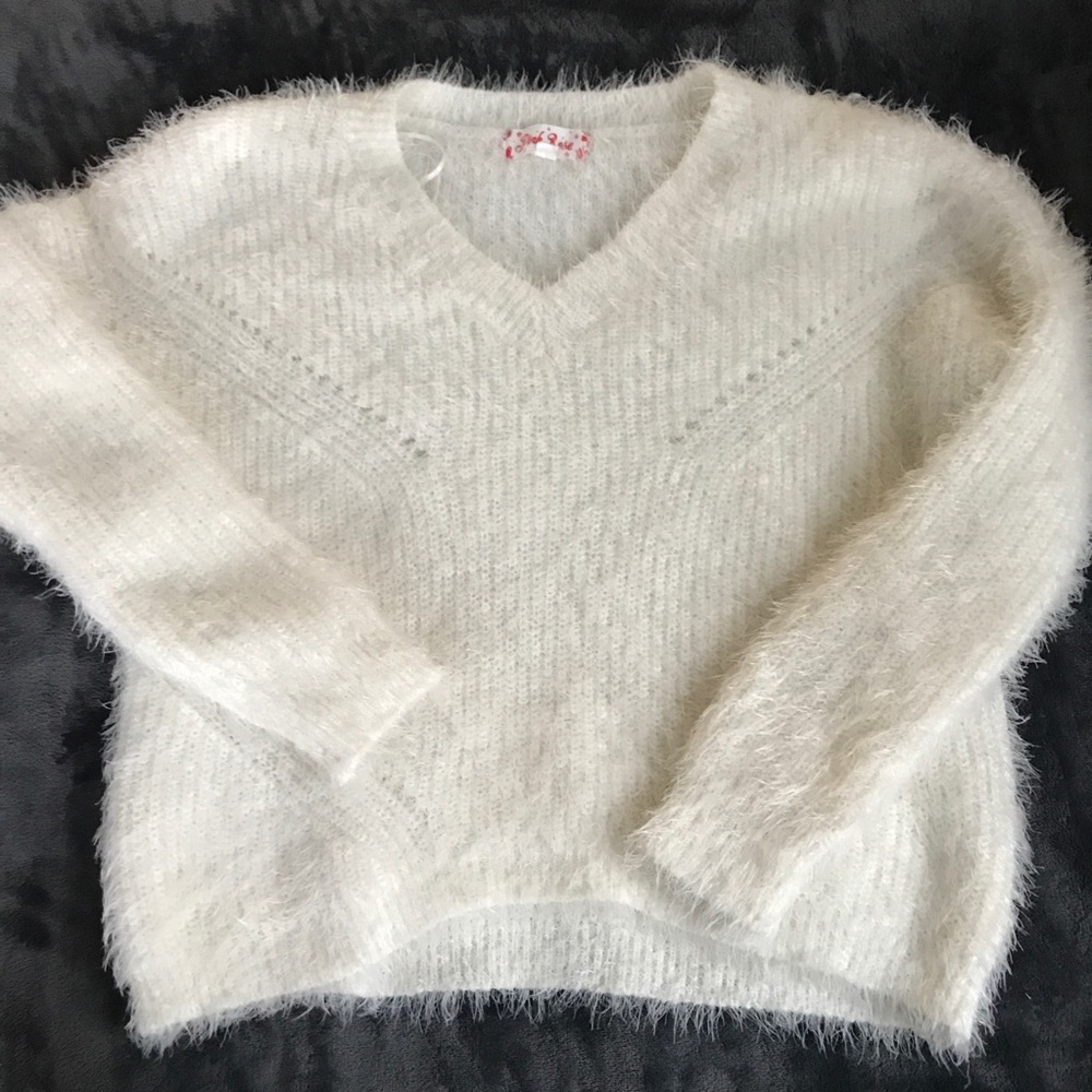 Super cozy white eyelash sweater ❄️❄️